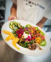 Jídlo v hotelu nebo okolí