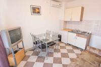 Kuchyňa alebo kuchynka v ubytovaní Apartment in Kakma/Biograd Riviera 40380