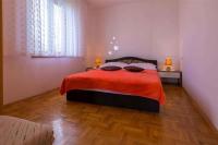 Postel nebo postele na pokoji v ubytování Apartments in Jadranovo 39281