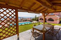 Bazén v ubytovaní Apartment in Crikvenica 39198 alebo v jeho blízkosti