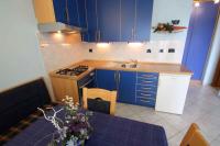 Kuchyňa alebo kuchynka v ubytovaní Apartments in Novi Vinodolski 39371