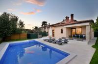 Bazén v ubytování Holiday home in Galizana/Istrien 8682 nebo v jeho okolí