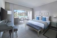 Postel nebo postele na pokoji v ubytování JAZ Elite Casa Del Mar Beach