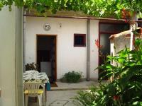 Vonkajšia záhrada v ubytovaní Vacation Apartment in Pakoštane with terrace, WiFi, washing machine (3539-4)