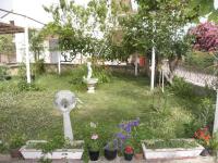 Vonkajšia záhrada v ubytovaní Vacation Apartment in Pakoštane with terrace, WiFi, washing machine (3539-4)