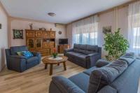 Posedenie v ubytovaní Three-Bedroom Apartment in Crikvenica XII