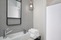 Koupelna v ubytování Vestal Suites Classic