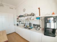 A cozinha ou cozinha compacta de Sunset Destination Hostel