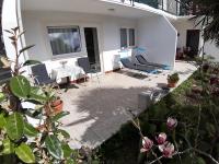 Vonkajšia záhrada v ubytovaní Apartments Summer Bloom