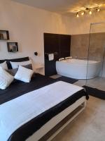 Posteľ alebo postele v izbe v ubytovaní Wellness Villa Istriana