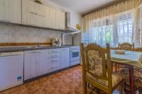 Kuchyňa alebo kuchynka v ubytovaní Apartment in Jadranovo 14267