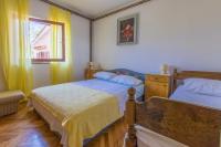 Posteľ alebo postele v izbe v ubytovaní Apartment in Jadranovo 14267