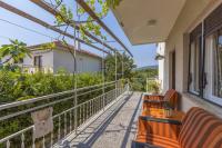 Balkón alebo terasa v ubytovaní Apartment in Jadranovo 14267