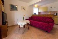 Televízia a/alebo spoločenská miestnosť v ubytovaní Apartment in Jadranovo 14267