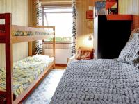 Postel nebo postele na pokoji v ubytování 4 person holiday home in LYSEKIL-By Traum