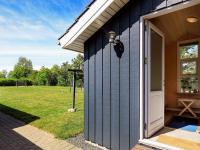 Zahrada ubytování Three-Bedroom Holiday home in Otterup 4