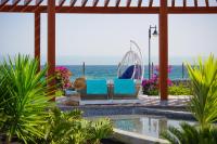 Bazén v ubytování Hotel Lava Beach nebo v jeho okolí