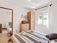 Postel nebo postele na pokoji v ubytování Holiday Home in Jasenice Rovanjska