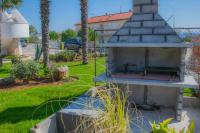 Ogród w obiekcie Apartments Punta & Vista in Krk