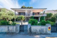 Vonkajšia záhrada v ubytovaní Villa Can Salom, villa for 8 at Mal Pas Beach