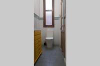 A bathroom at Piso modernista en casco histórico con garaje
