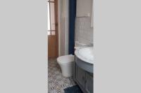 A bathroom at Piso modernista en casco histórico con garaje