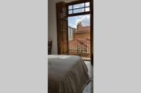 A bed or beds in a room at Piso modernista en casco histórico con garaje