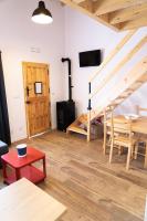 A television and/or entertainment centre at Apartamentos Las Secuoyas
