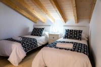 A bed or beds in a room at Apartamentos Las Secuoyas