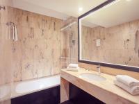 Ein Badezimmer in der Unterkunft Mercure Paris Saint-Ouen