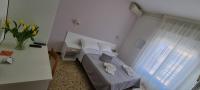 Łóżko lub łóżka w pokoju w obiekcie Hotel Astoria