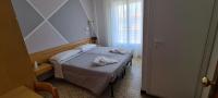 Łóżko lub łóżka w pokoju w obiekcie Hotel Astoria
