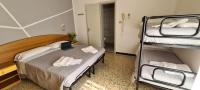 Łóżko lub łóżka w pokoju w obiekcie Hotel Astoria
