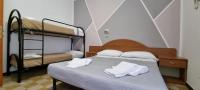 Łóżko lub łóżka w pokoju w obiekcie Hotel Astoria