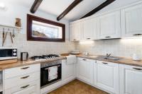 A kitchen or kitchenette at Villa vista Mare Santa Teresa