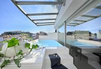Bazén v ubytovaní ALTO PSYRRI PENTHOUSE by K&K alebo v jeho blízkosti