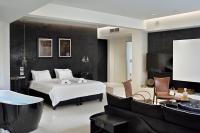 Posteľ alebo postele v izbe v ubytovaní ALTO PSYRRI PENTHOUSE by K&K