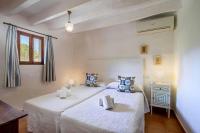 Postel nebo postele na pokoji v ubytování Villa between Pollensa old town and Port Pollensa by Renthousing