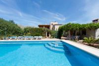 Bazén v ubytování Villa between Pollensa old town and Port Pollensa by Renthousing nebo v jeho okolí