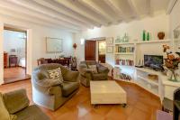 Posezení v ubytování Villa between Pollensa old town and Port Pollensa by Renthousing