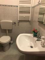 Kúpeľňa v ubytovaní Villa Cavalluccio Marino con piscina idromassaggio