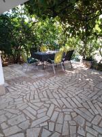 Patio alebo iná vonkajšia časť ubytovania Apartment in Trogir with Terrace, Air conditioning, Wi-Fi (4787-1)