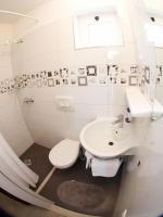 Kúpeľňa v ubytovaní Apartment in Trogir with Terrace, Air conditioning, Wi-Fi (4787-1)