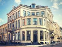 Het gebouw waarin het hotel zich bevindt