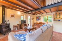 Telewizja i/lub zestaw kina domowego w obiekcie Villa Luisa by Sealand Villas