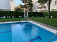 Bazén v ubytování Sitges Spaces Oasis Penthouse 3 Bedroom, 2 Bathroom, Terrace, Pool, Sleeps up to 6 nebo v jeho okolí