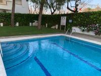 Bazén v ubytování Sitges Spaces Oasis Penthouse 3 Bedroom, 2 Bathroom, Terrace, Pool, Sleeps up to 6 nebo v jeho okolí