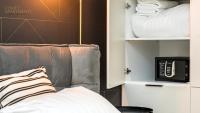 Posteľ alebo postele v izbe v ubytovaní Apartament Chmielny River View - Granaria - Comfy Apartments