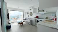 Kuchyňa alebo kuchynka v ubytovaní Amperian Mykonos Suites & Villas