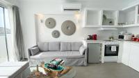Kuchyňa alebo kuchynka v ubytovaní Amperian Mykonos Suites & Villas